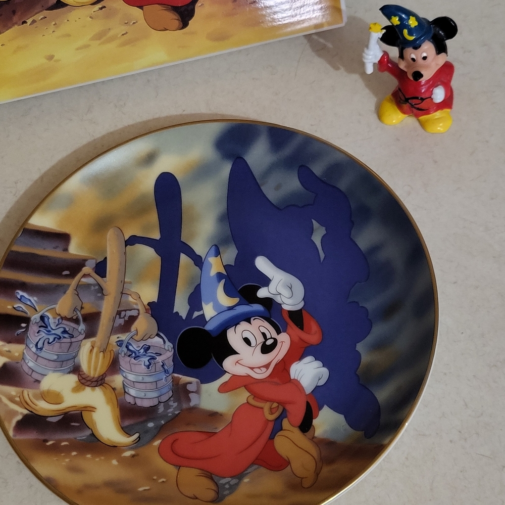 Disney Mickey FANTASIA 1940 - 1990 Dukas The Sorcerer's Apprentice Plate +figure